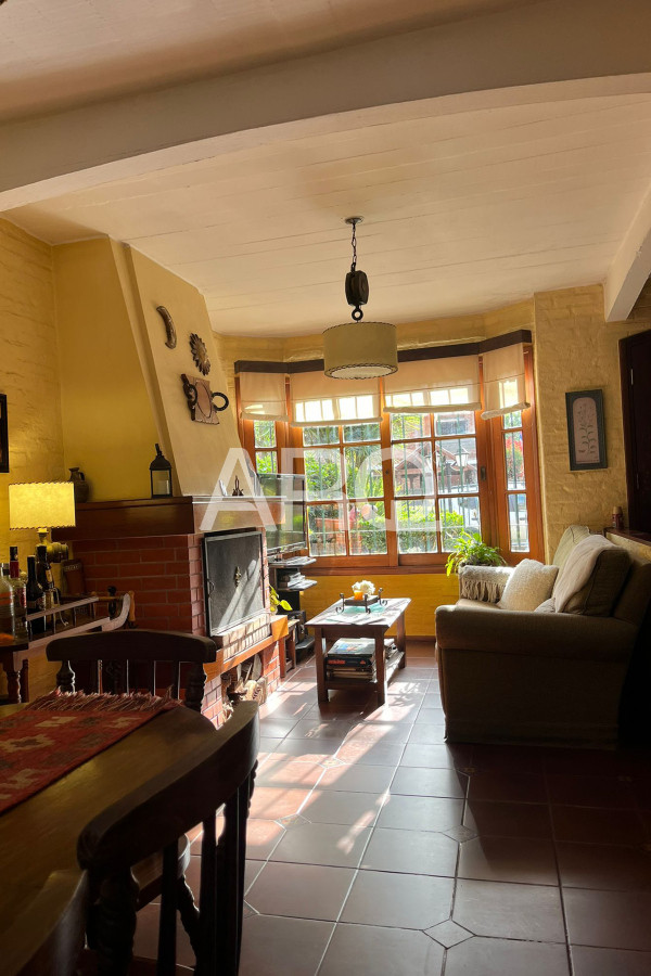 Casa ID.414 - 4 Dormitorios 3 Baños, El pinar Viva el Sueño: La Casa Ideal para su Familia en un Entorno Seguro y Acogedor