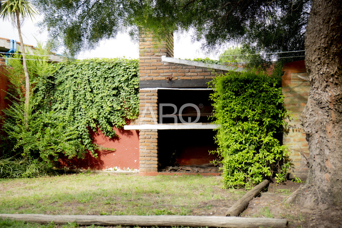 Casa ID.414 - 4 Dormitorios 3 Baños, El pinar Viva el Sueño: La Casa Ideal para su Familia en un Entorno Seguro y Acogedor