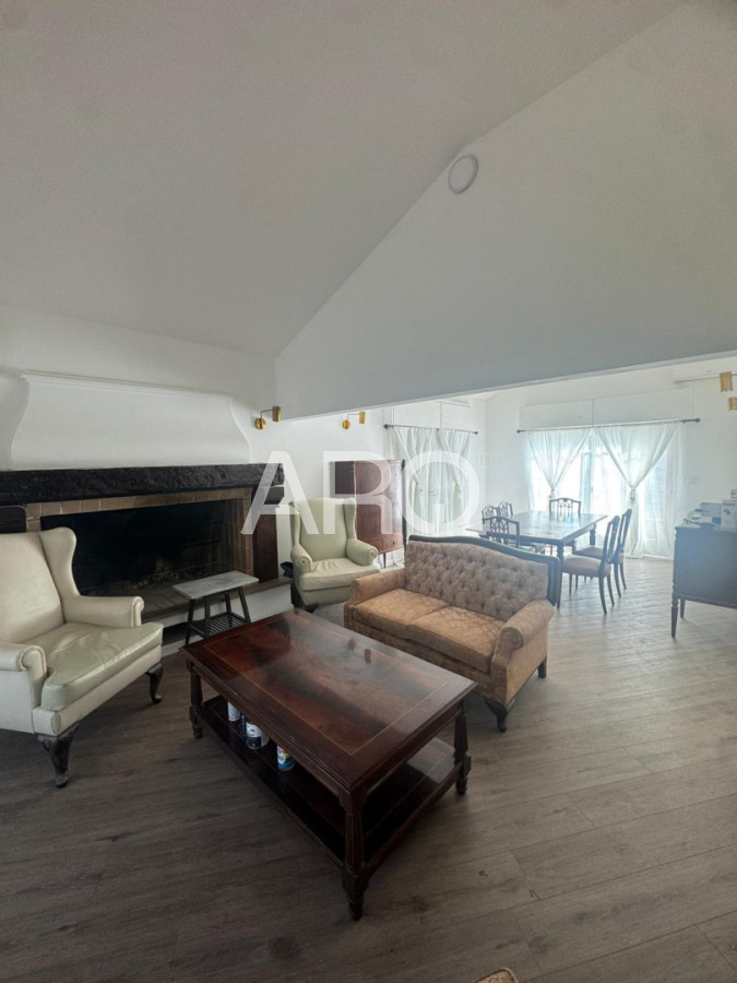 Casa ID.698 - Residencia clásica con 5 dormitorios y jardín amplio, a metros del mar