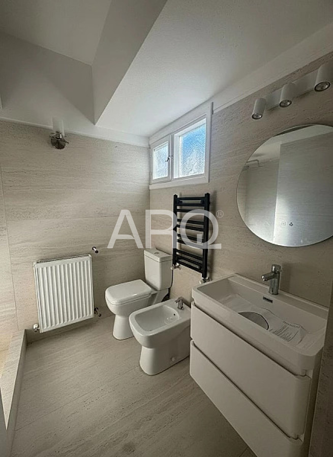 Casa ID.544 - Residencia clásica con 5 dormitorios y jardín amplio, a metros del mar