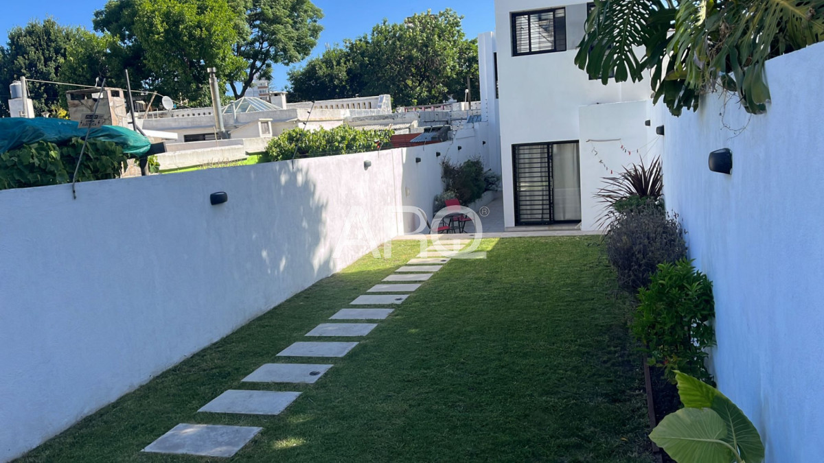 Casa ID.606 - 4 dormitorios y 4 baños en Pocitos