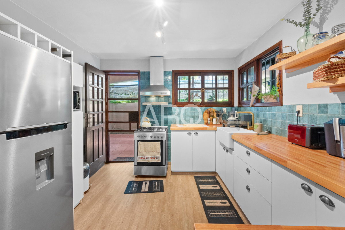 Casa ID.305 - Venta Pinar Sur 4 dorm con piscina