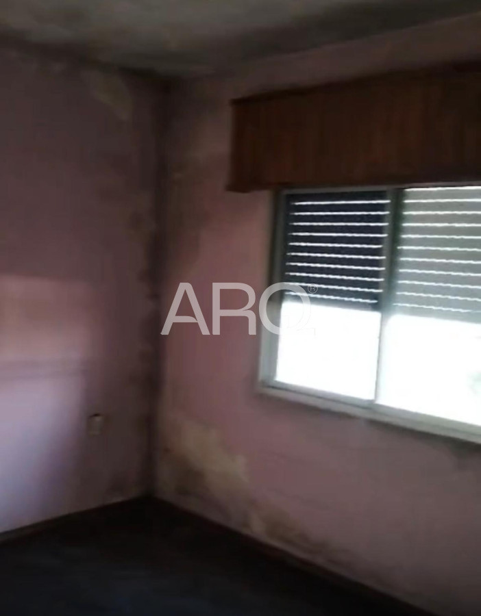 Casa ID.655 - Venta de casa para reciclar en Colón, ideal como inversión.