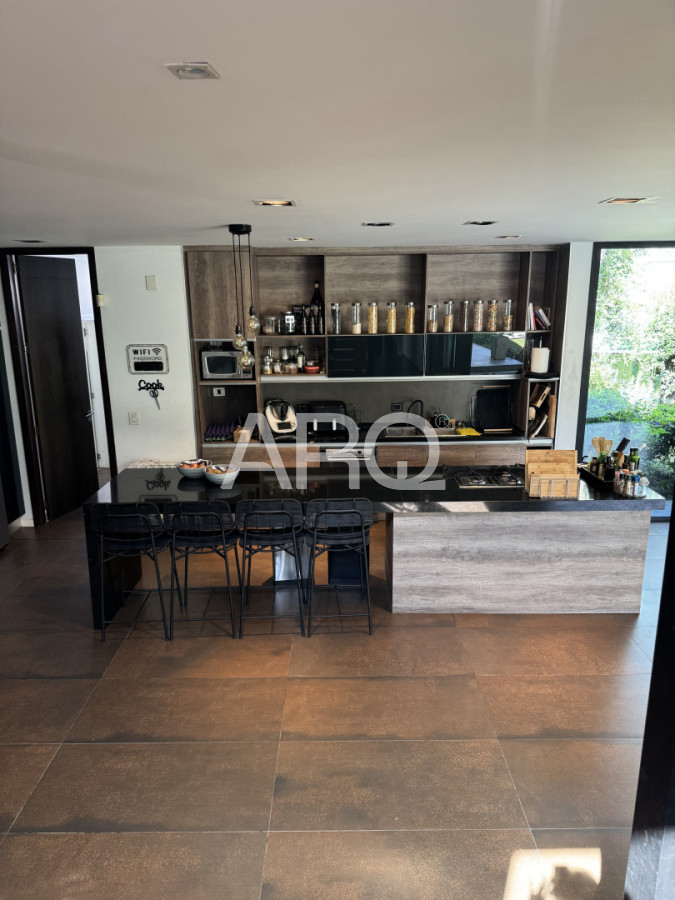 Casa ID.617 - Casa de 5 dormitorios y 5 baños en Chacras de la Villa, Villa Allende. Argentina