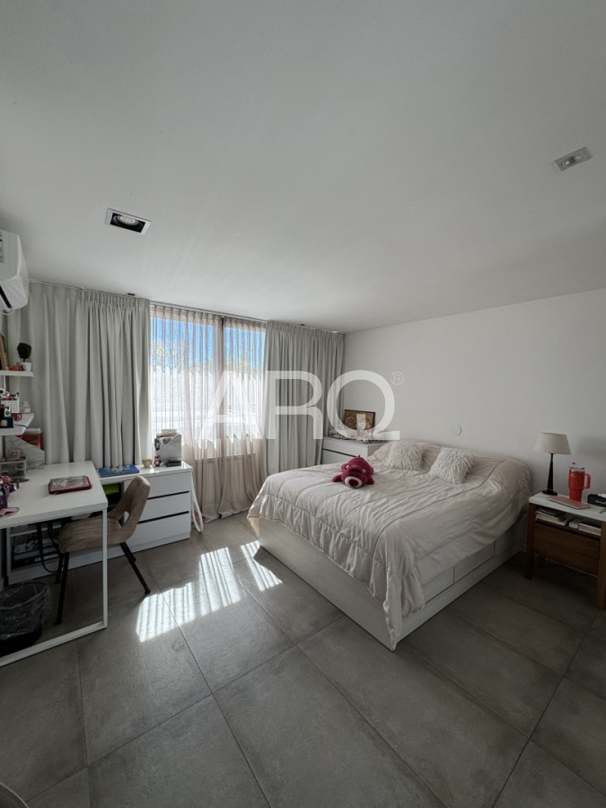 Casa ID.617 - Casa de 5 dormitorios y 5 baños en Chacras de la Villa, Villa Allende. Argentina