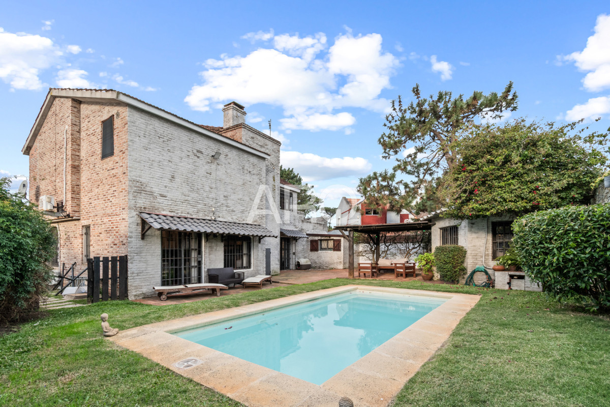 Casa ID.443 - Hermosa residencia a pasos de la Rambla