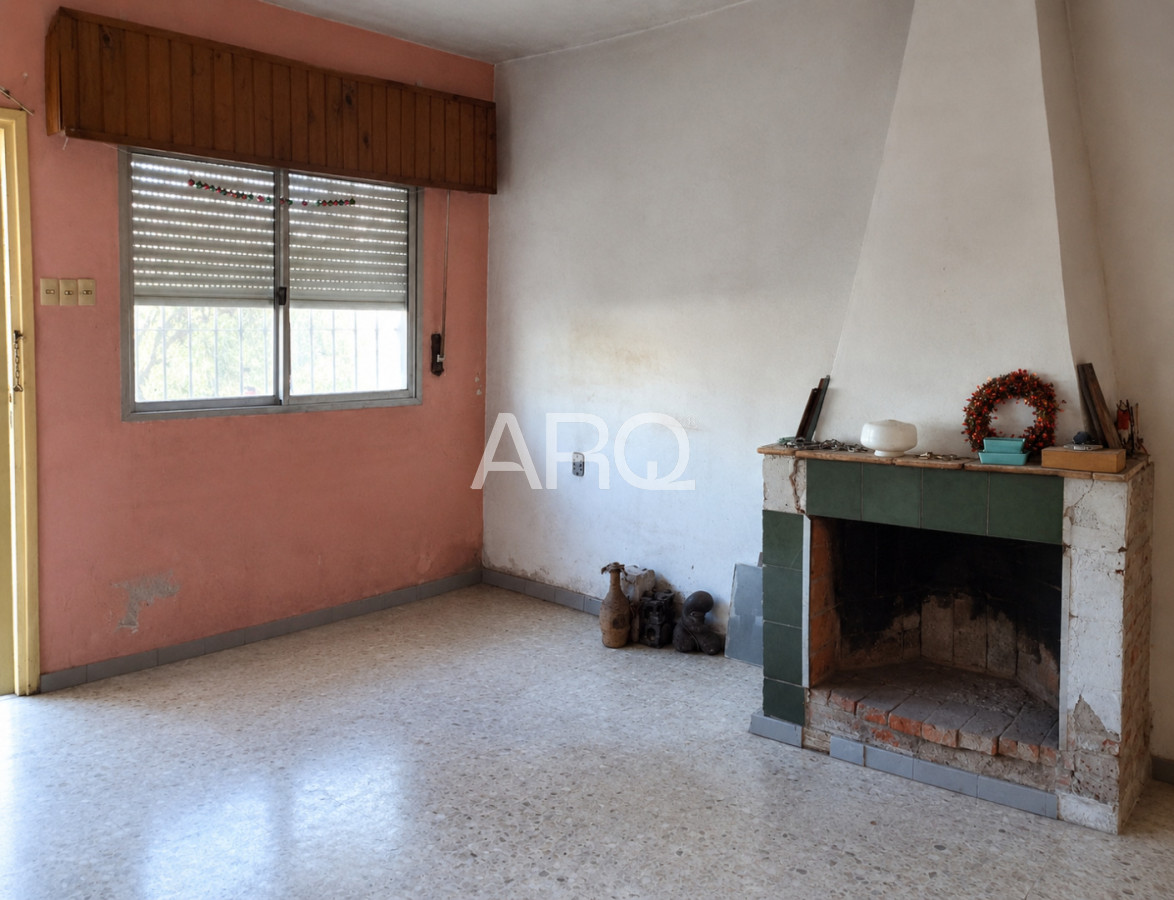 Casa ID.655 - Venta de casa para reciclar en Colón, ideal como inversión.