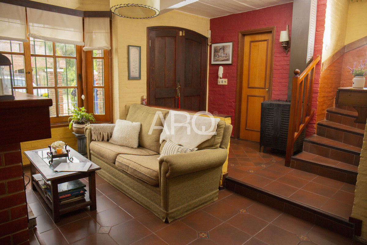 Casa ID.414 - 4 Dormitorios 3 Baños, El pinar Viva el Sueño: La Casa Ideal para su Familia en un Entorno Seguro y Acogedor