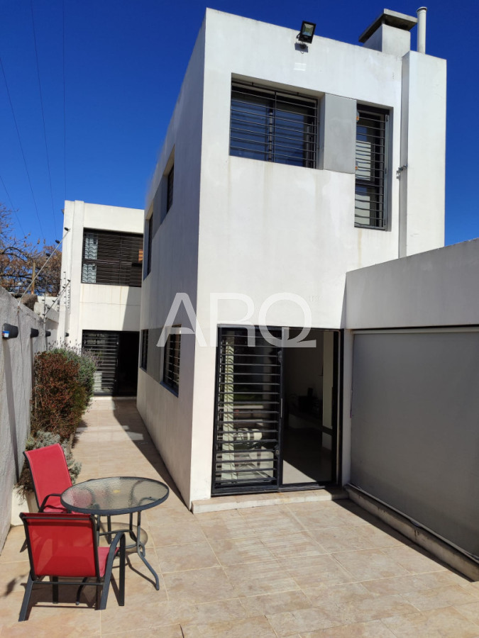 Casa ID.606 - 4 dormitorios y 4 baños en Pocitos