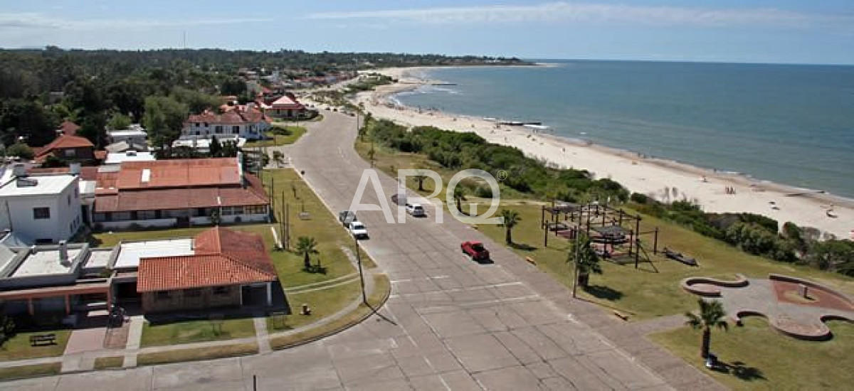 Casa ID.298 - Casa La Floresta 3 dormitorios 2 baños a pasos del mar!!