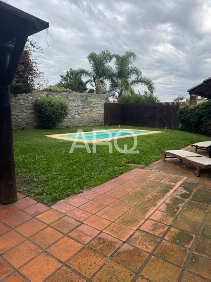 Casa ID.443 - Hermosa residencia a pasos de la playa