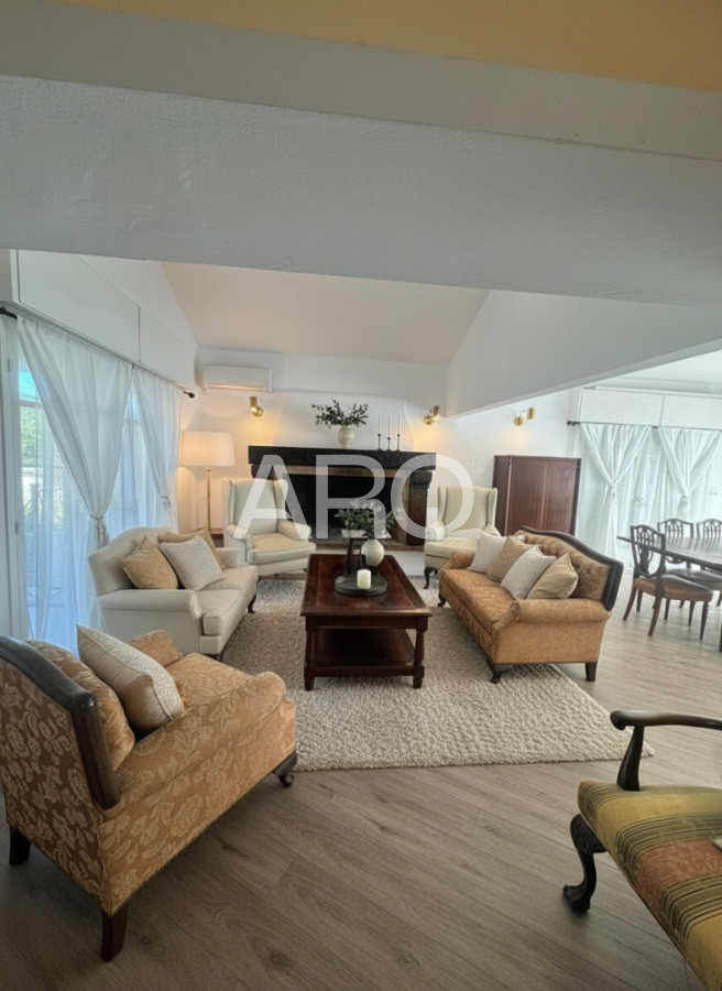 Casa ID.527 - Residencia clásica con 5 dormitorios y jardín amplio, a metros del mar