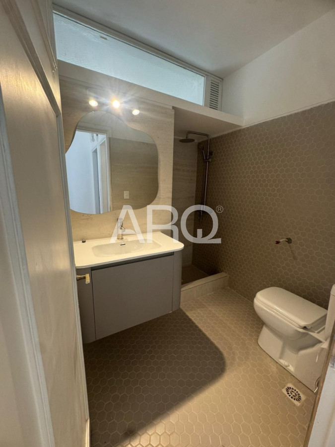 Casa ID.698 - Residencia clásica con 5 dormitorios y jardín amplio, a metros del mar
