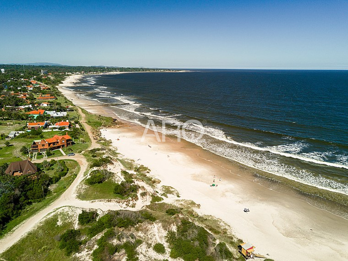 Casa ID.298 - Casa La Floresta 3 dormitorios 2 baños a pasos del mar!!