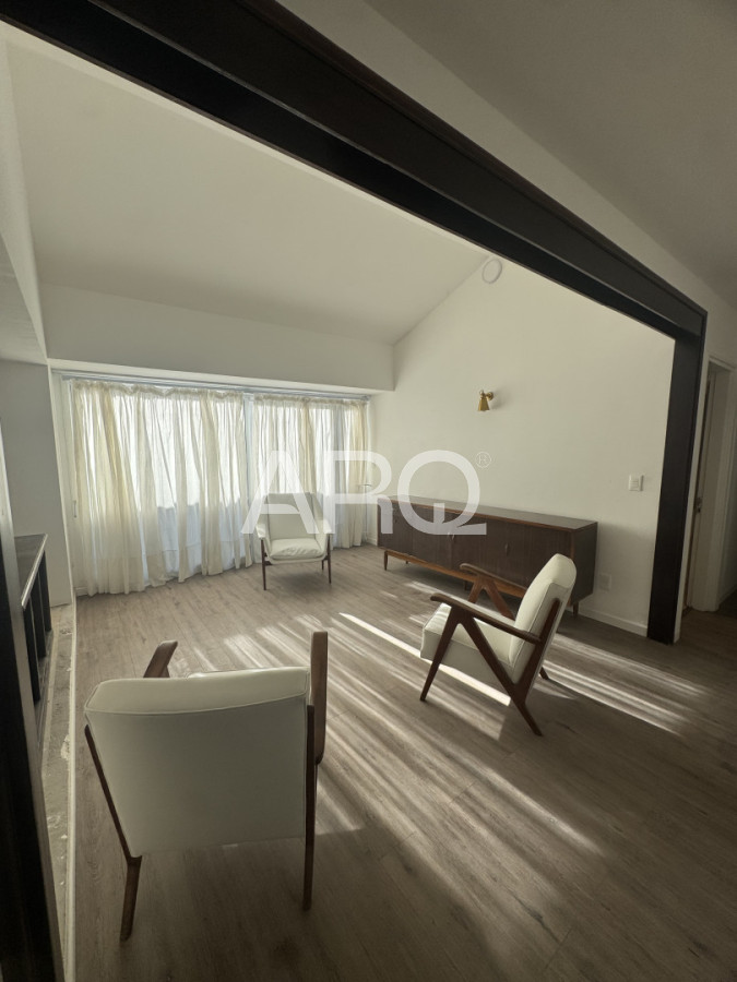 Casa ID.527 - Residencia clásica con 5 dormitorios y jardín amplio, a metros del mar