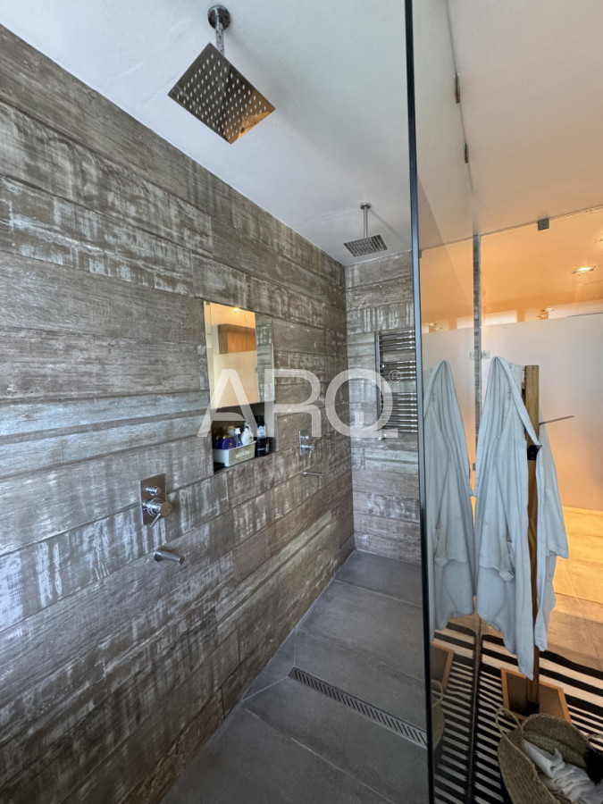 Casa ID.617 - Casa de 5 dormitorios y 5 baños en Chacras de la Villa, Villa Allende. Argentina