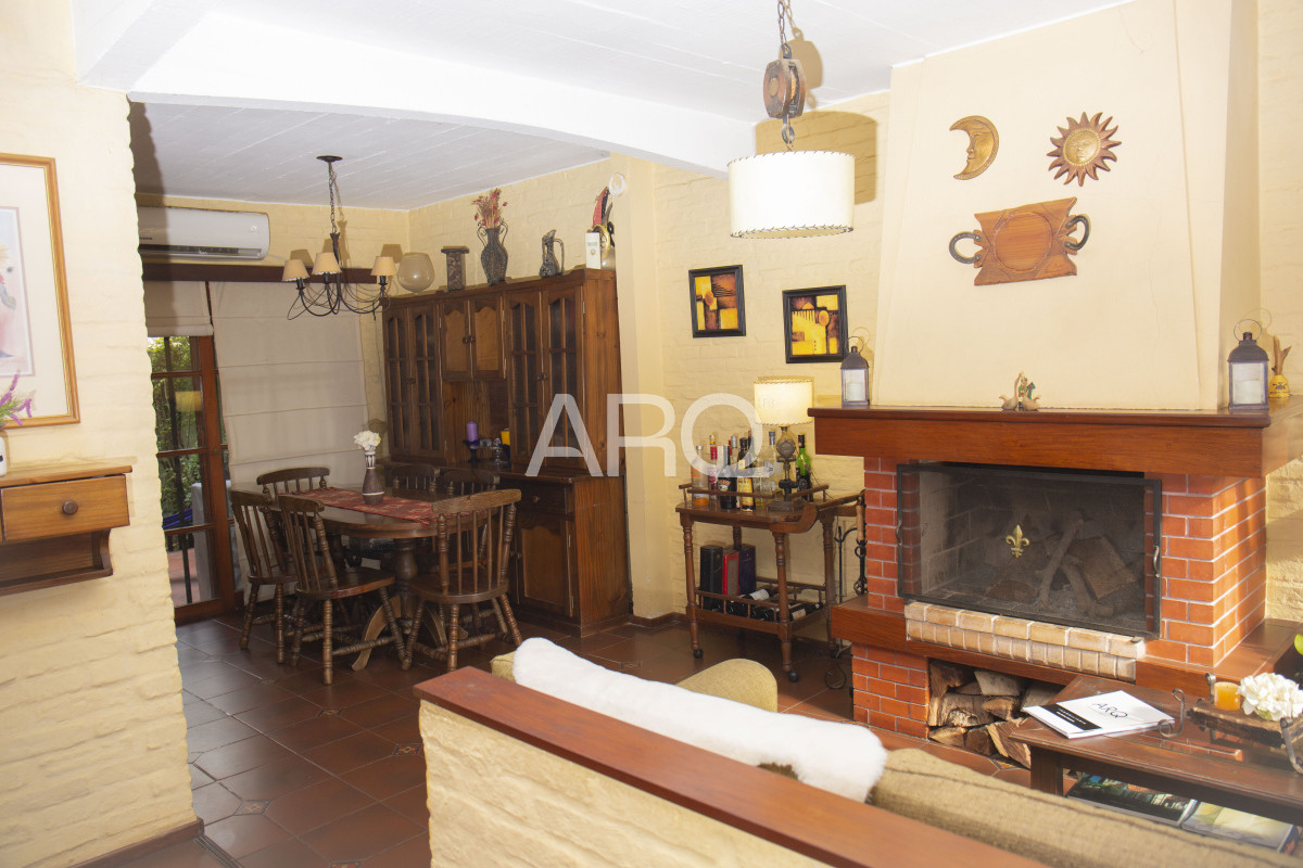 Casa ID.414 - 4 Dormitorios 3 Baños, El pinar Viva el Sueño: La Casa Ideal para su Familia en un Entorno Seguro y Acogedor