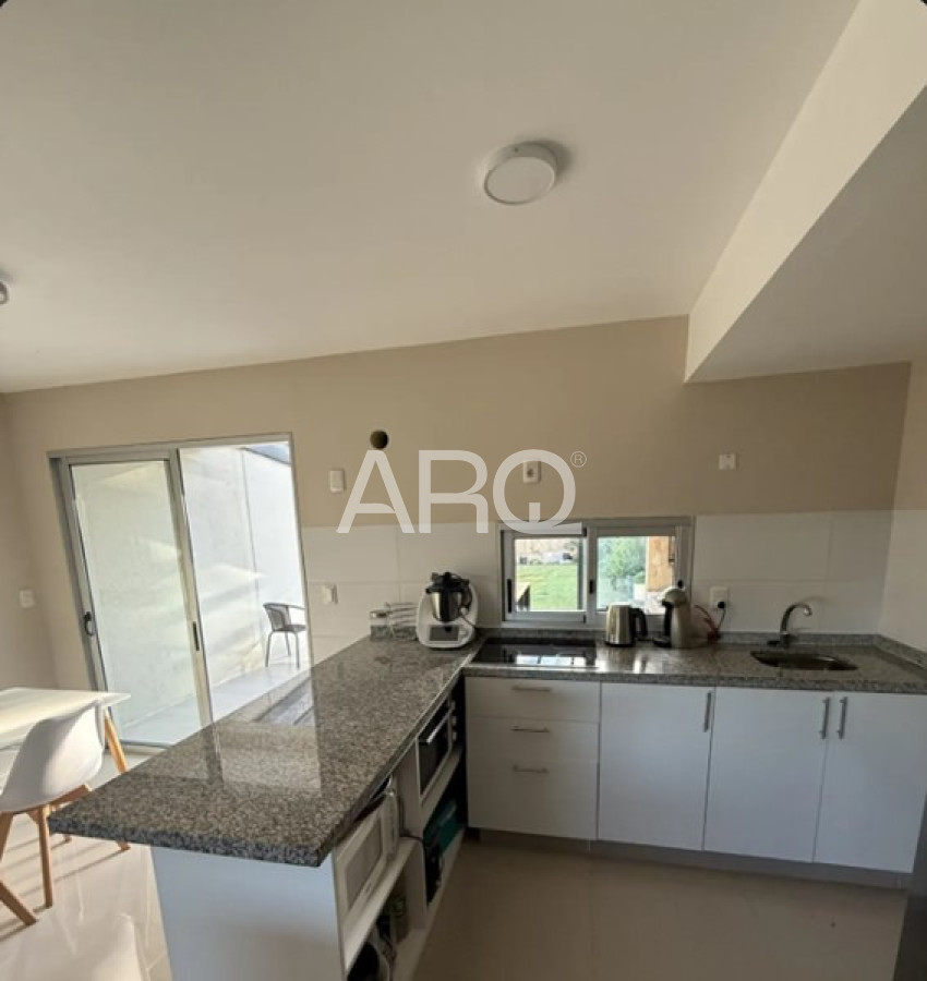 Casa ID.567 - Alquiler de 3 dormitorios y 2 baños en ph en Ciudad de la Costa