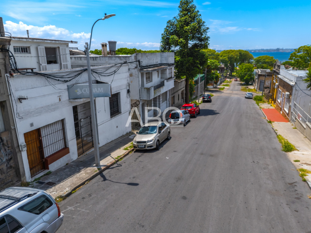 Casa ID.537 - PH en Cerro 2 dormitorios con vista al mar, azotea transitable 