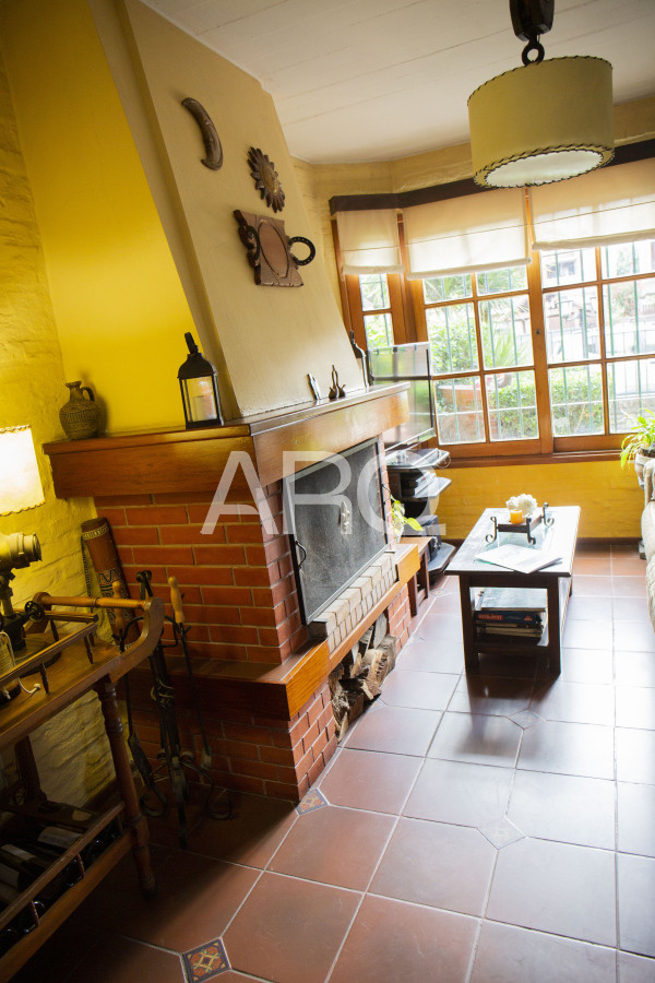 Casa ID.414 - 4 Dormitorios 3 Baños, El pinar Viva el Sueño: La Casa Ideal para su Familia en un Entorno Seguro y Acogedor