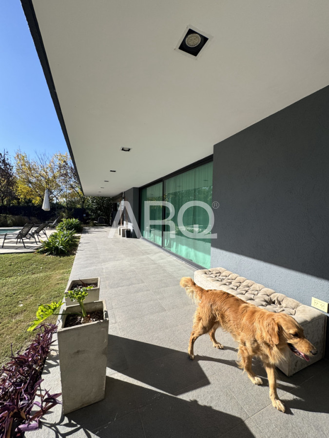 Casa ID.617 - Casa de 5 dormitorios y 5 baños en Chacras de la Villa, Villa Allende. Argentina