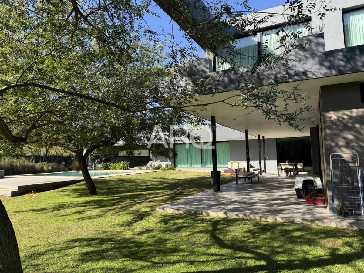 Casa ID.617 - Casa de 5 dormitorios y 5 baños en Chacras de la Villa, Villa Allende. Argentina