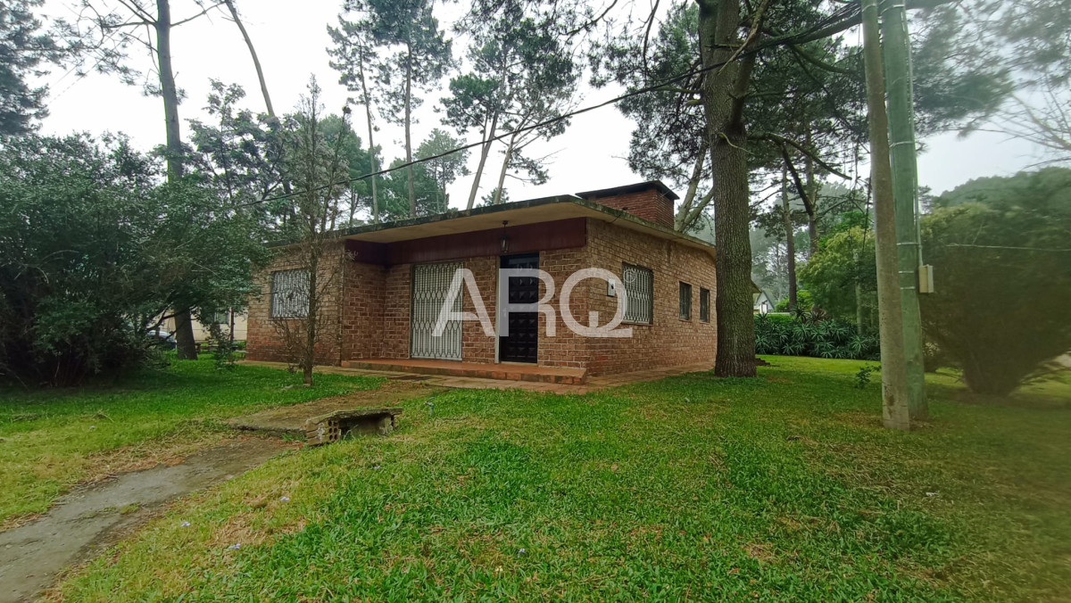 Casa ID.409 - Casa Tradicional en Piriápolis: Amplia, Cálida y Bien Ubicada