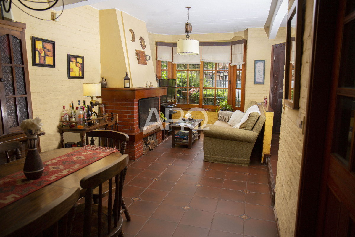 Casa ID.414 - 4 Dormitorios 3 Baños, El pinar Viva el Sueño: La Casa Ideal para su Familia en un Entorno Seguro y Acogedor