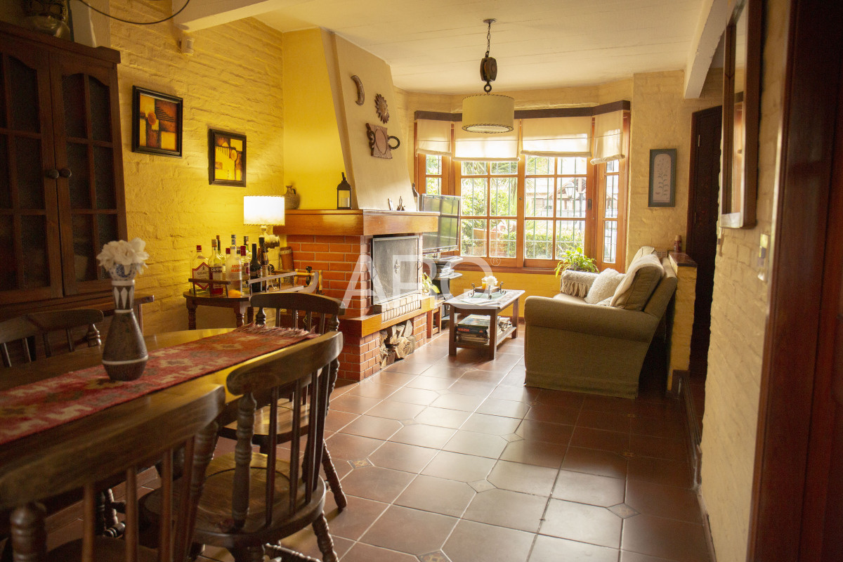 Casa ID.414 - 4 Dormitorios 3 Baños, El pinar Viva el Sueño: La Casa Ideal para su Familia en un Entorno Seguro y Acogedor