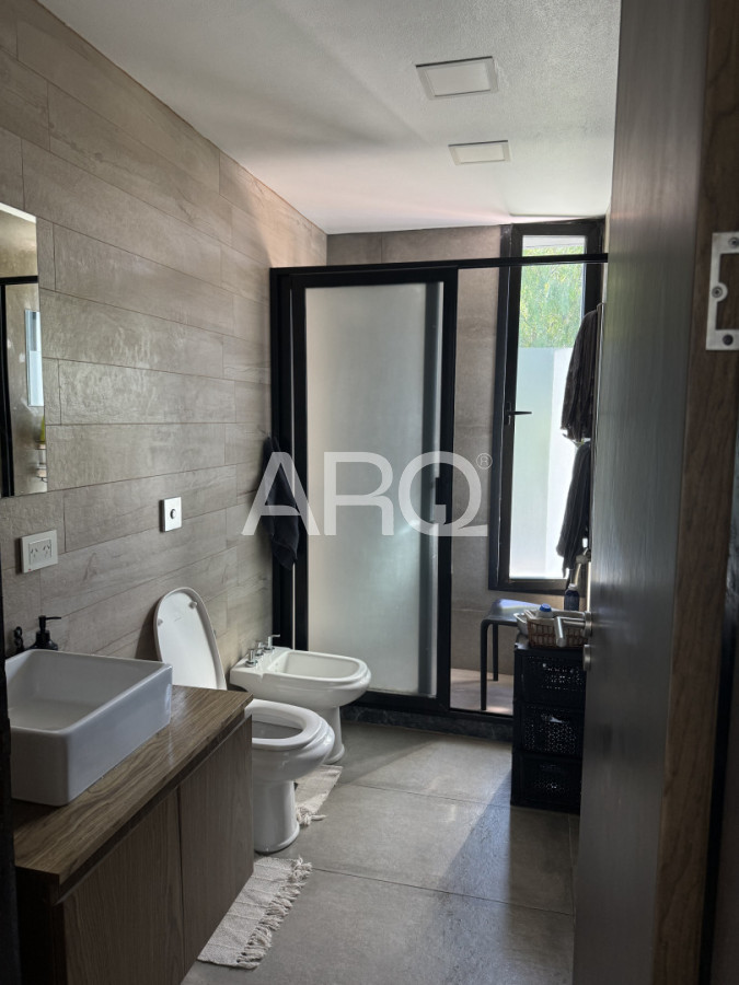 Casa ID.617 - Casa de 5 dormitorios y 5 baños en Chacras de la Villa, Villa Allende. Argentina