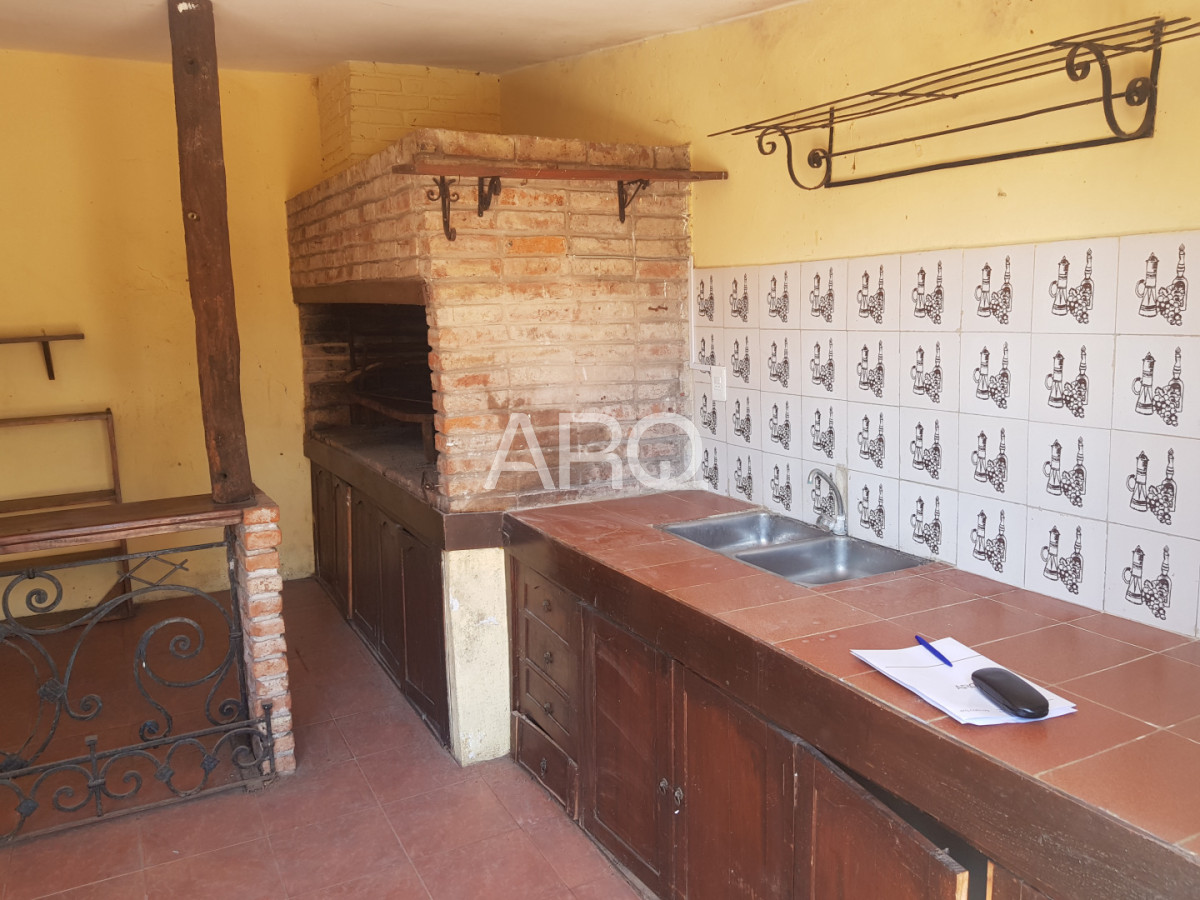 Casa ID.515 - Casa 2 Dorm, Barbacoa, Cochera en barrio Colón