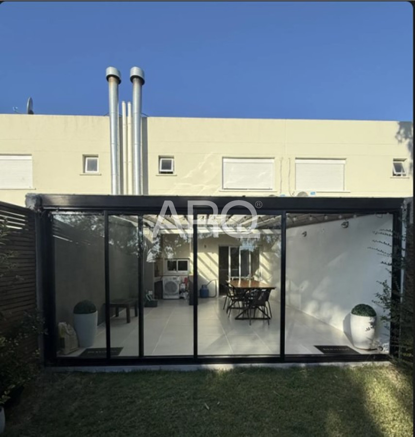 Casa ID.567 - Alquiler de 3 dormitorios y 2 baños en ph en Ciudad de la Costa
