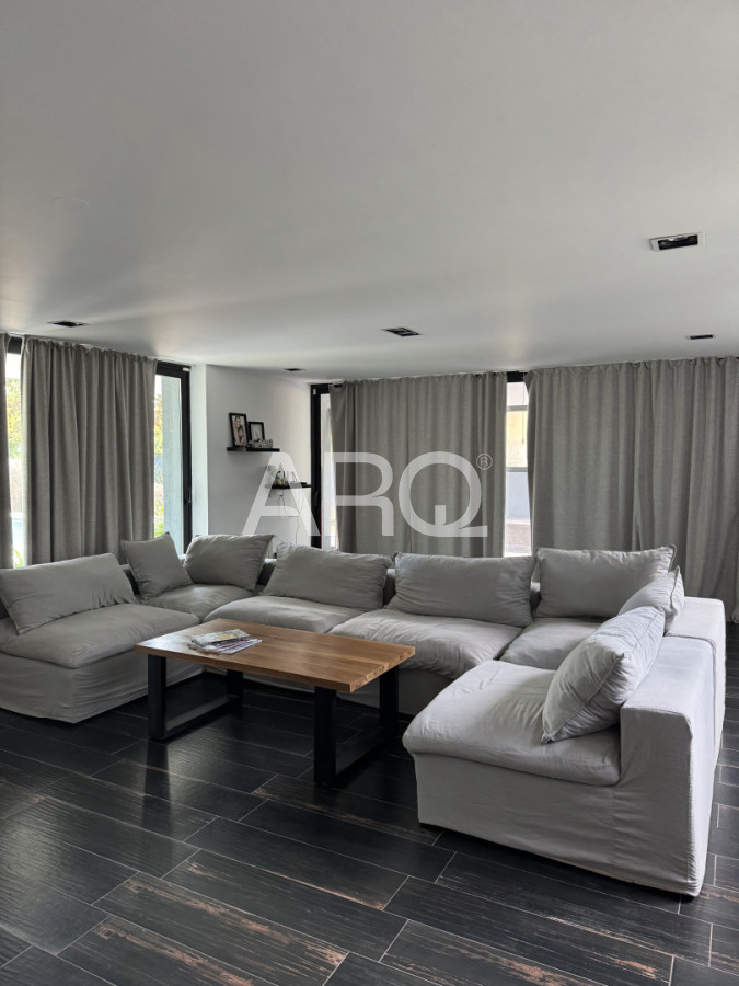 Casa ID.617 - Casa de 5 dormitorios y 5 baños en Chacras de la Villa, Villa Allende. Argentina