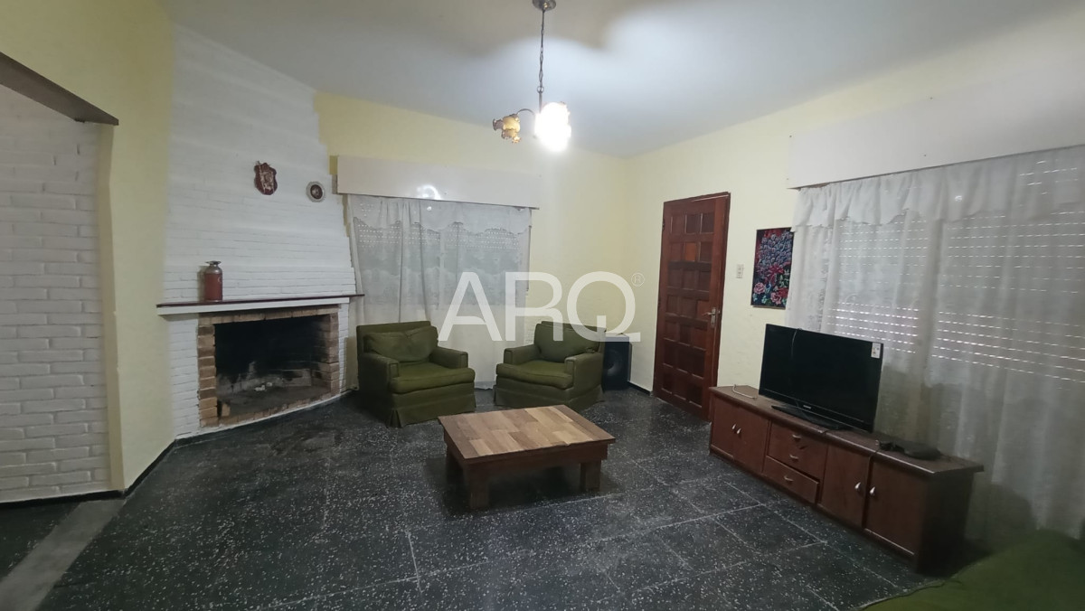 Casa ID.409 - Casa Tradicional en Piriápolis: Amplia, Cálida y Bien Ubicada