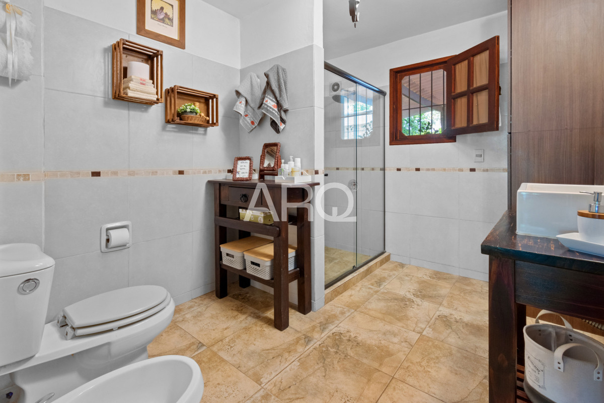 Casa ID.305 - Venta Pinar Sur 4 dorm con piscina
