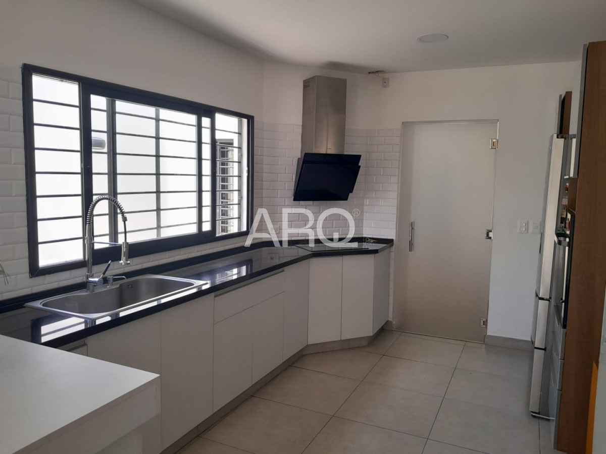 Casa ID.606 - 4 dormitorios y 4 baños en Pocitos