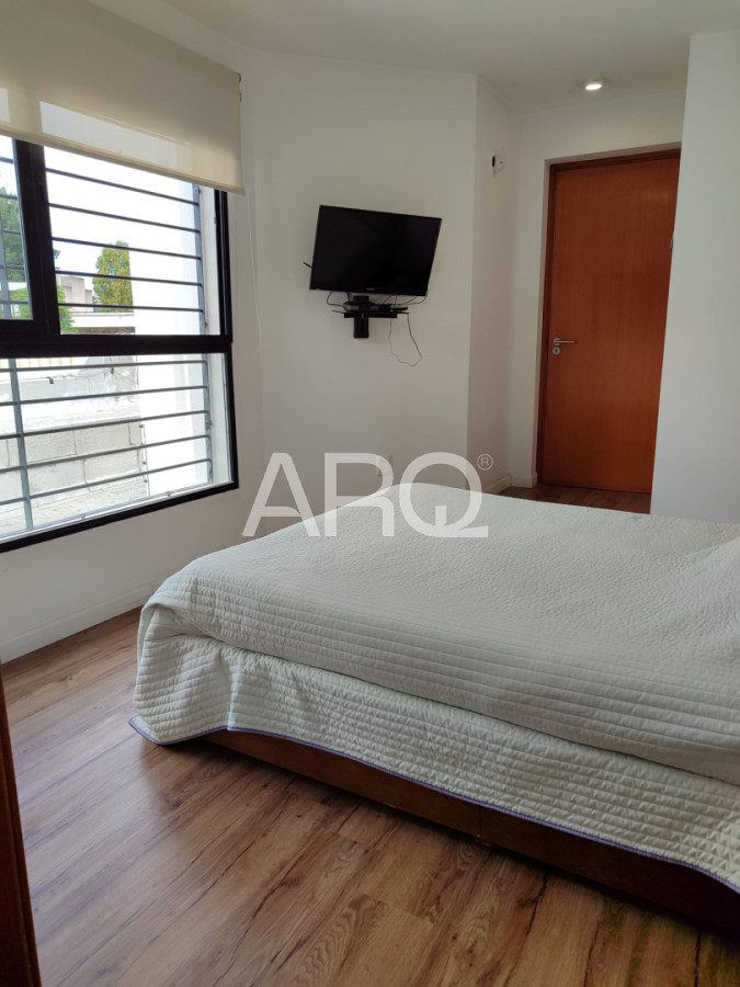 Casa ID.606 - 4 dormitorios y 4 baños en Pocitos