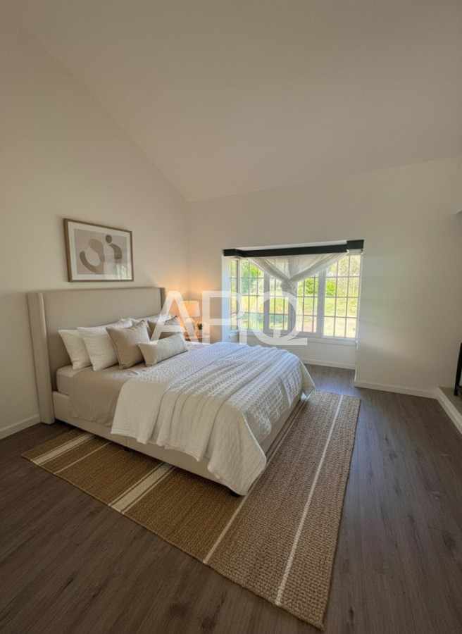 Casa ID.527 - Residencia clásica con 5 dormitorios y jardín amplio, a metros del mar