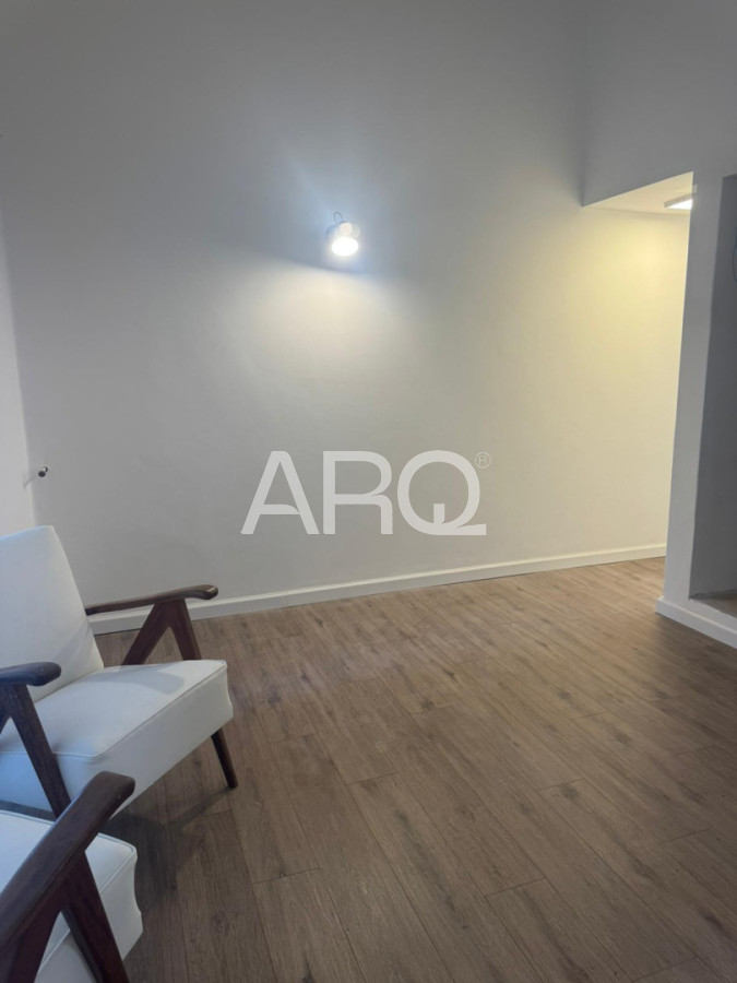 Casa ID.698 - Residencia clásica con 5 dormitorios y jardín amplio, a metros del mar