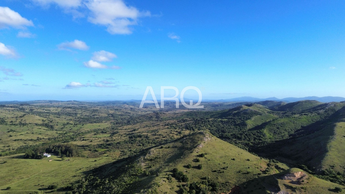 Chacra ID.663 - Se vende excepcional chacra en Villa Edén.
