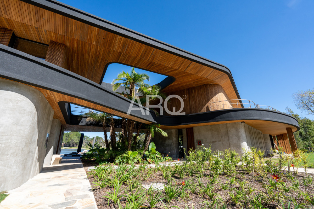 Terreno ID.668 - AURA Punta del Este: Tu refugio exclusivo entre el bosque, las lagunas y el Golf.
