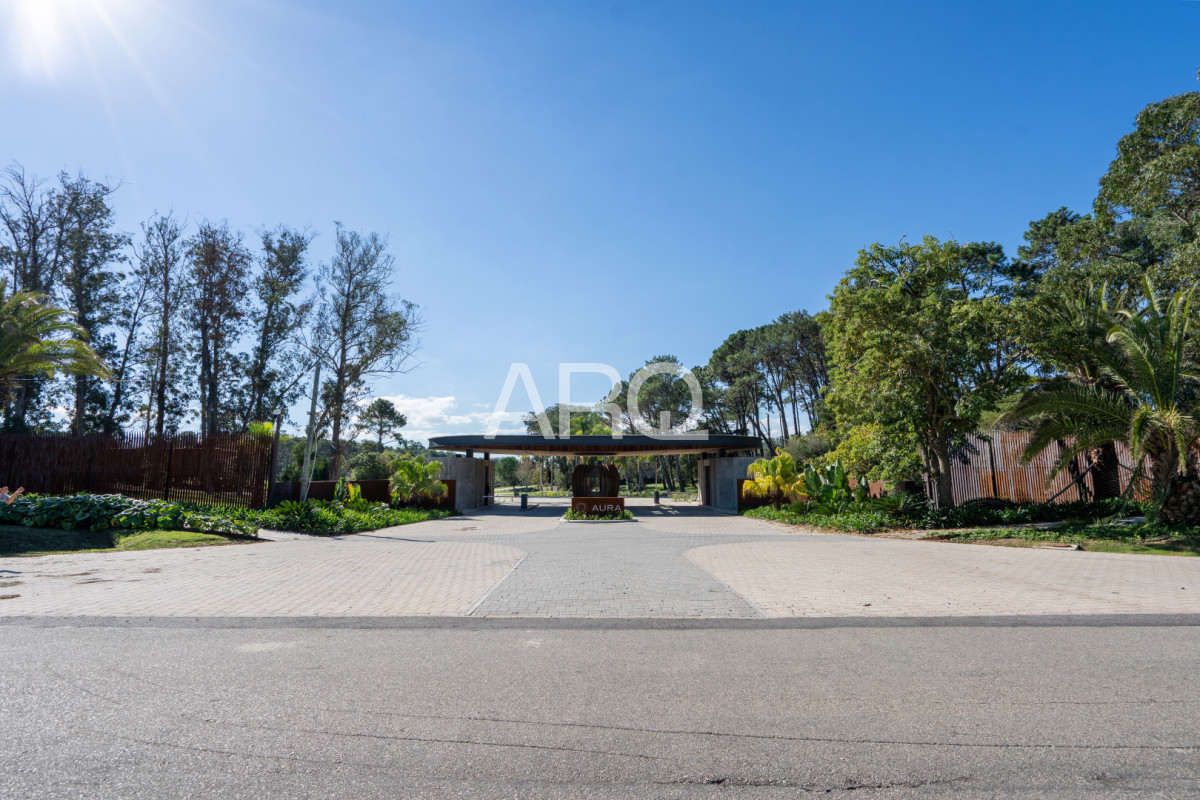 Terreno ID.668 - AURA Punta del Este: Tu refugio exclusivo entre el bosque, las lagunas y el Golf.