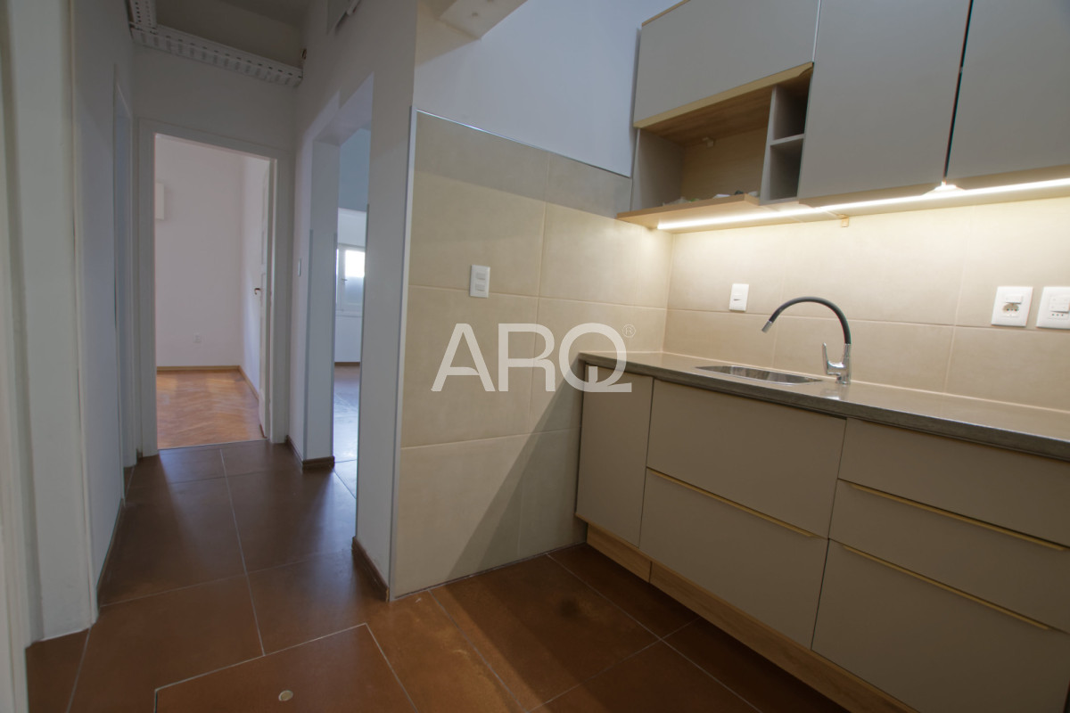 Apartamento ID.653 - Apartamento de 2 dormitorios totalmente renovado en Punta Carretas.
