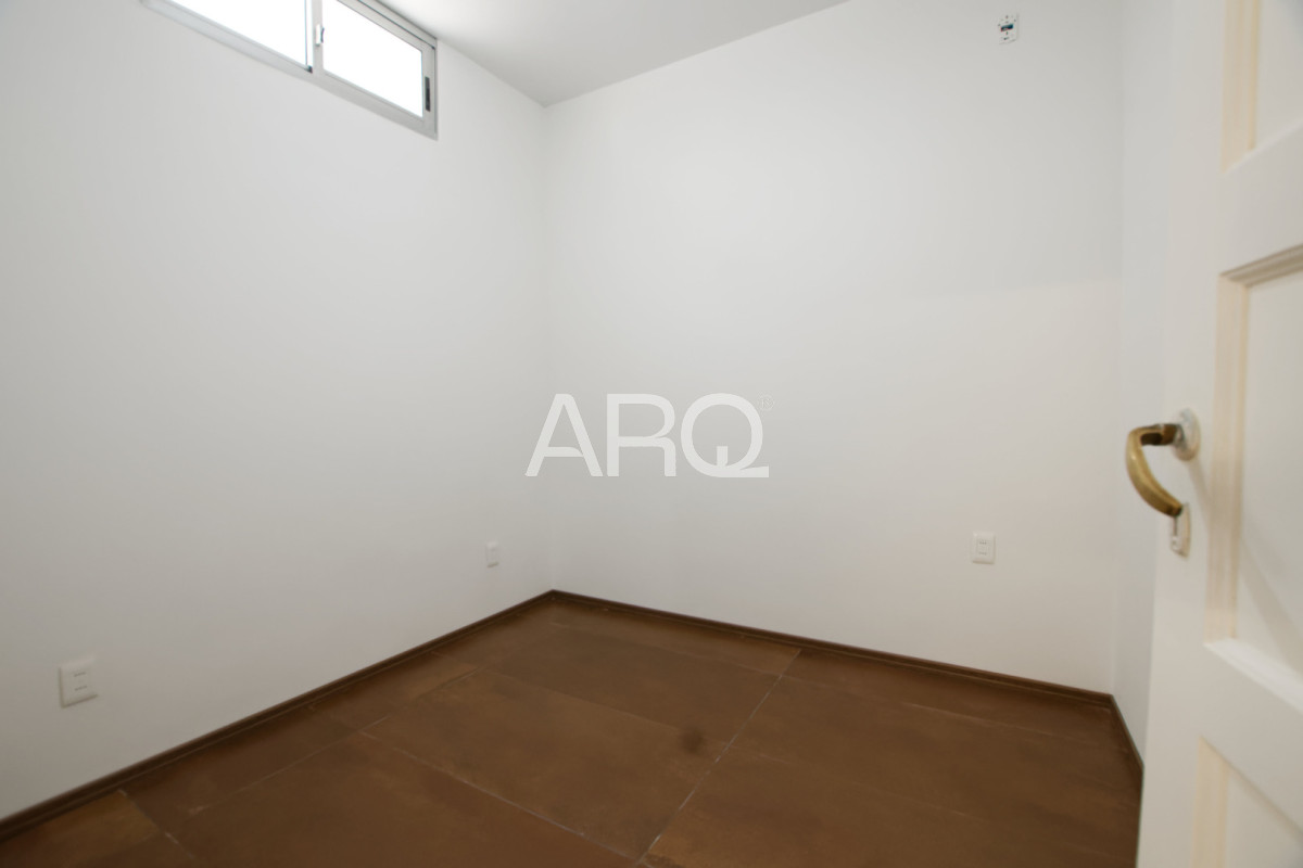 Apartamento ID.653 - Apartamento de 2 dormitorios totalmente renovado en Punta Carretas.