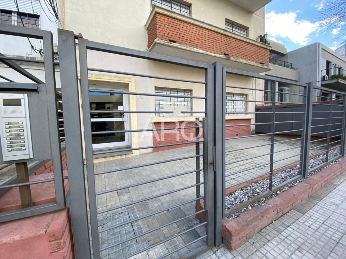 Apartamento ID.653 - Apartamento de 2 dormitorios totalmente renovado en Punta Carretas.