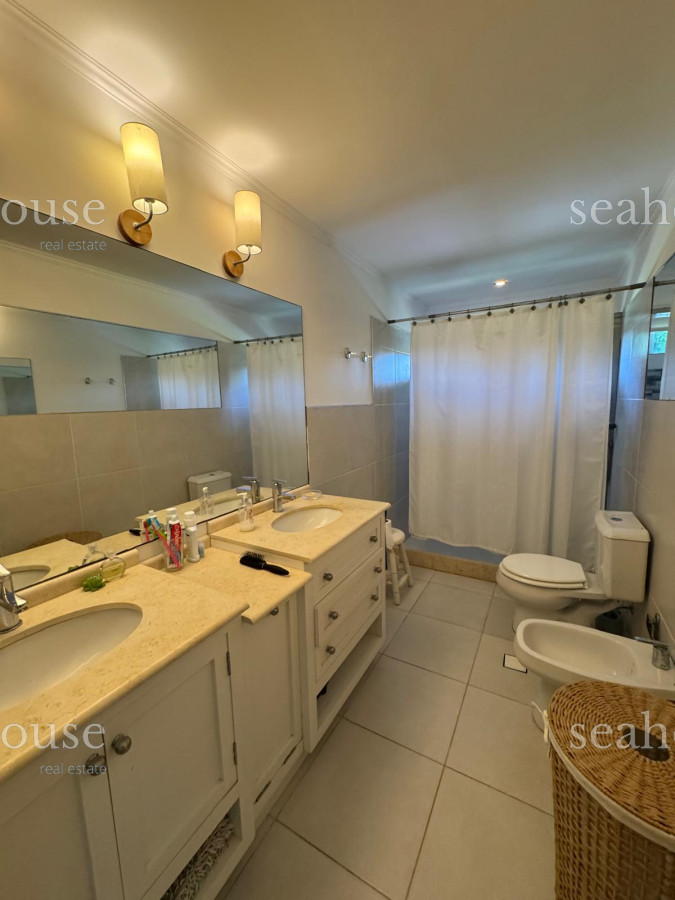 Casa Ref.1136 - Espectacular casa en venta Barrio Cordoba , Punta del Este, cerca de colegios, zona comercial y a 5 minutos de la playa