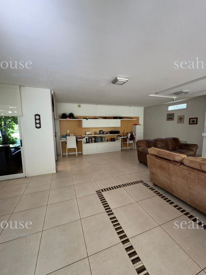 Casa Ref.1136 - Espectacular casa en venta Barrio Cordoba , Punta del Este, cerca de colegios, zona comercial y a 5 minutos de la playa