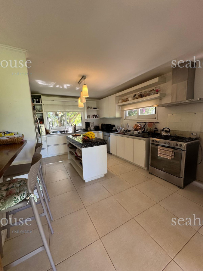 Casa Ref.1136 - Espectacular casa en venta Barrio Cordoba , Punta del Este, cerca de colegios, zona comercial y a 5 minutos de la playa