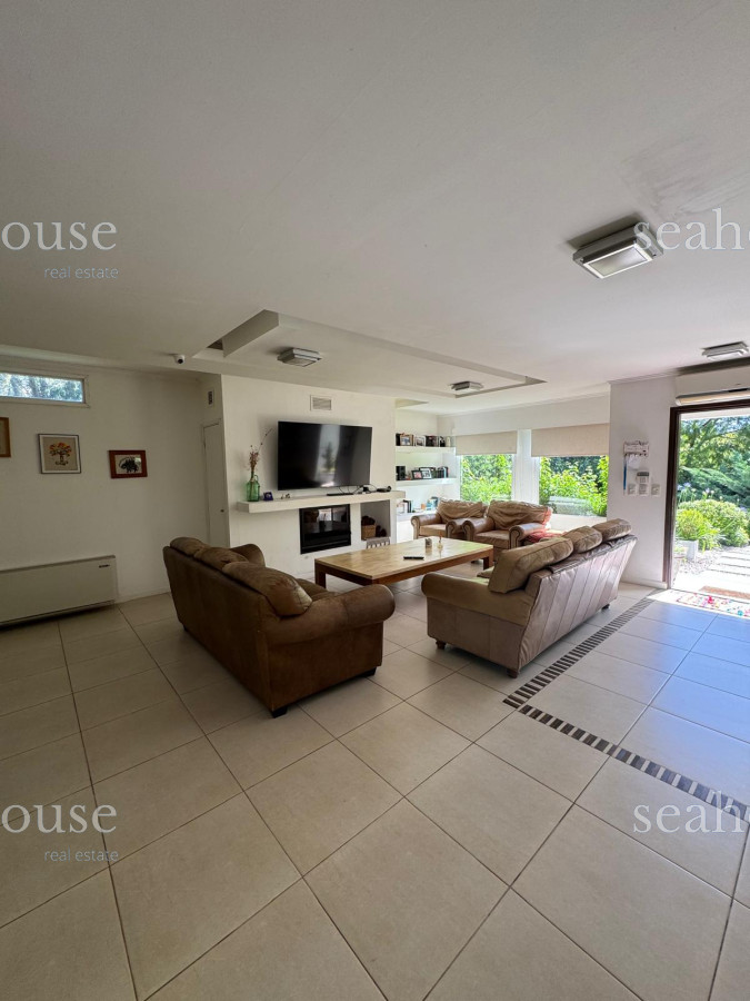 Casa Ref.1136 - Espectacular casa en venta Barrio Cordoba , Punta del Este, cerca de colegios, zona comercial y a 5 minutos de la playa
