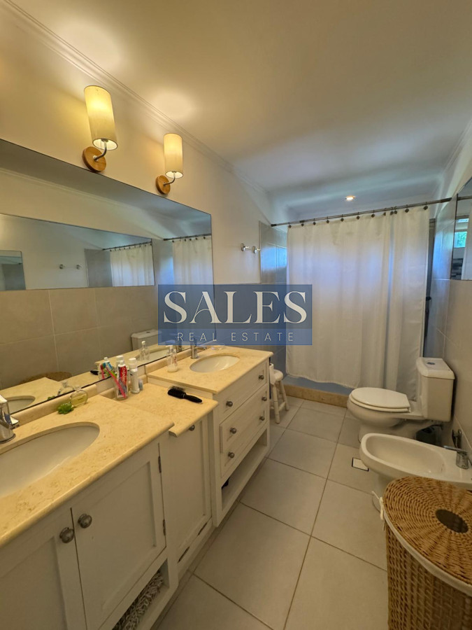 Casa ID.1107 - Espectacular casa en venta Barrio Cordoba , Punta del Este, cerca de colegios, zona comercial y a 5 minutos de la playa